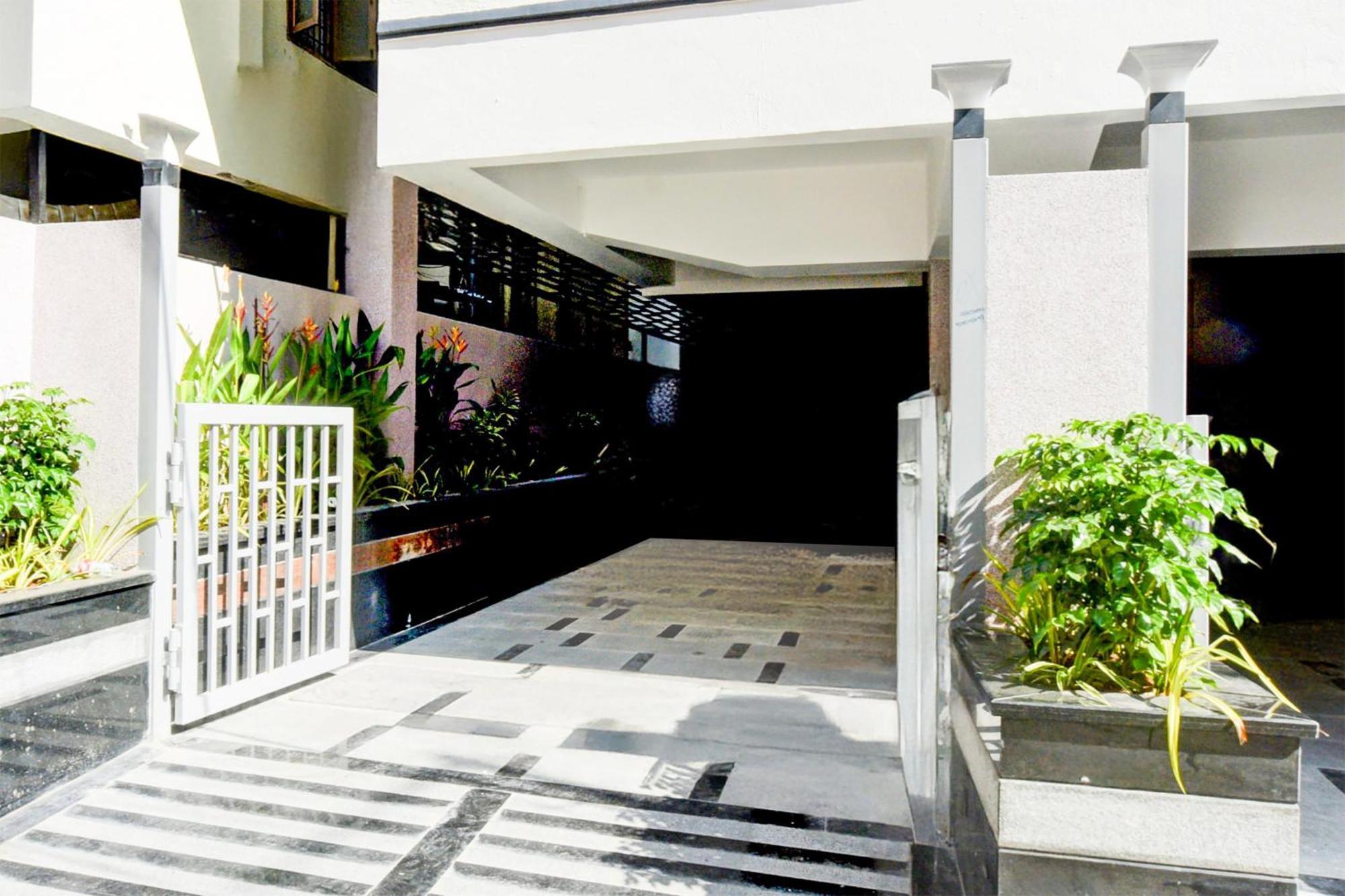 Townhouse Aarav Business Hotel Hyderabad Exteriör bild