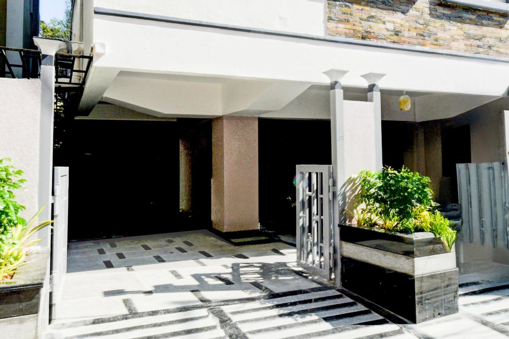Townhouse Aarav Business Hotel Hyderabad Exteriör bild