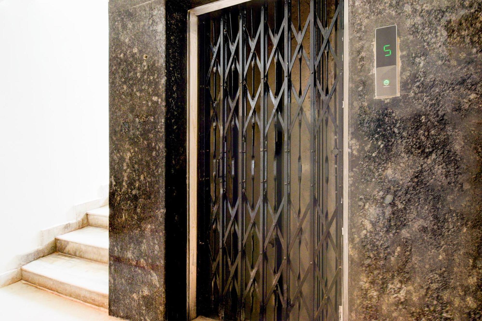 Townhouse Aarav Business Hotel Hyderabad Exteriör bild