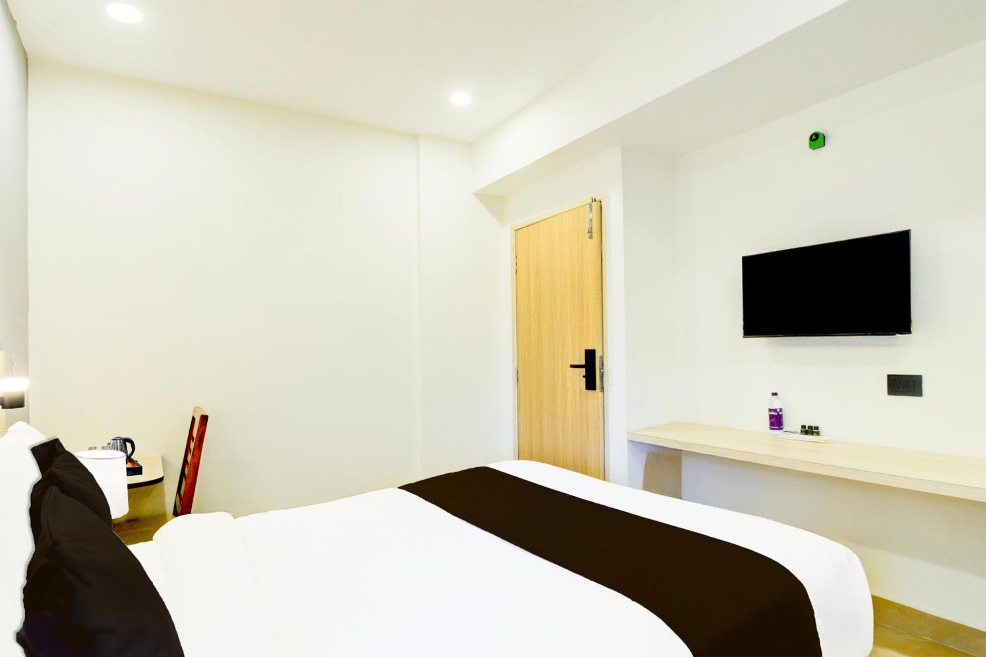 Townhouse Aarav Business Hotel Hyderabad Exteriör bild