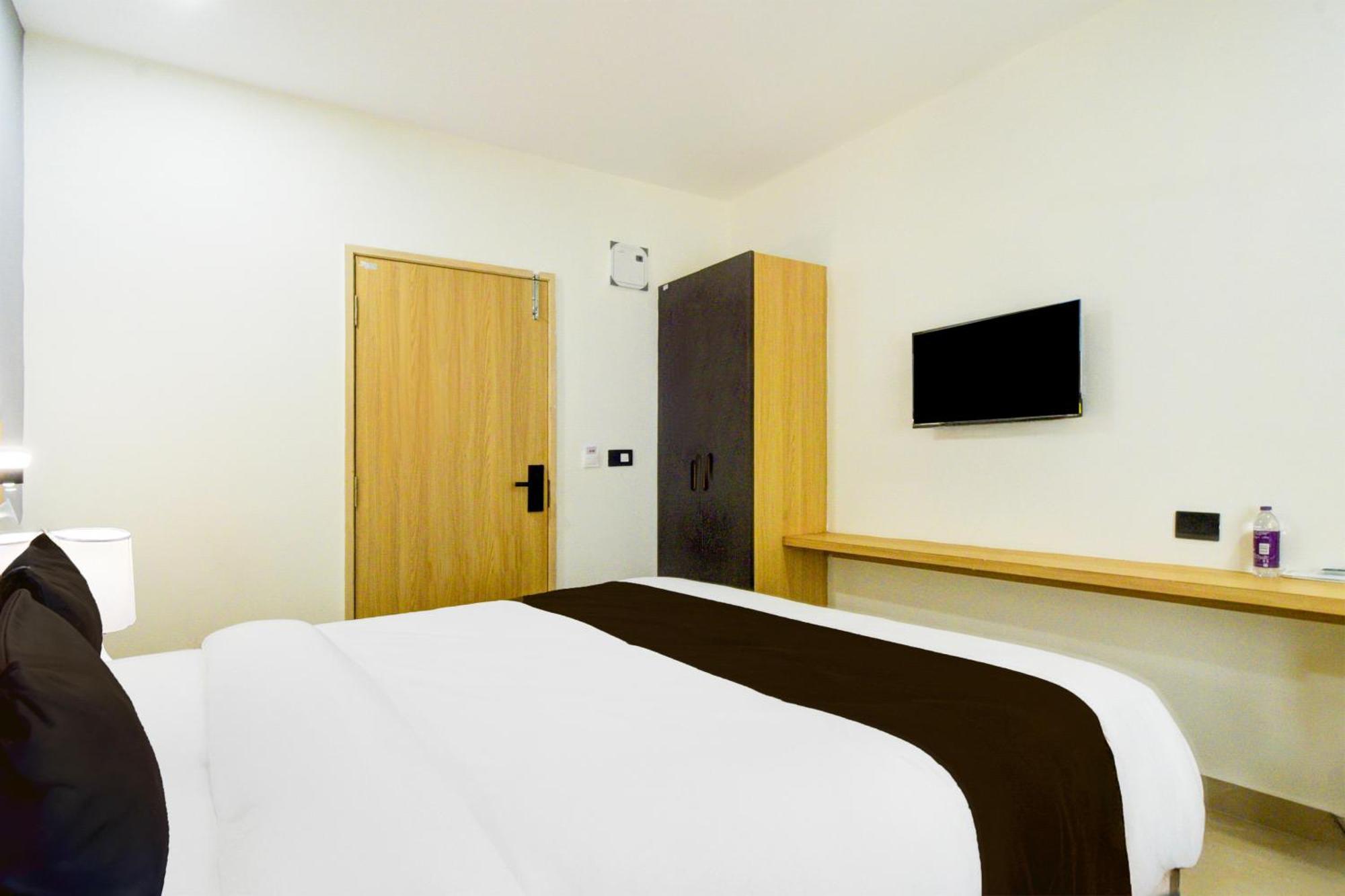 Townhouse Aarav Business Hotel Hyderabad Exteriör bild