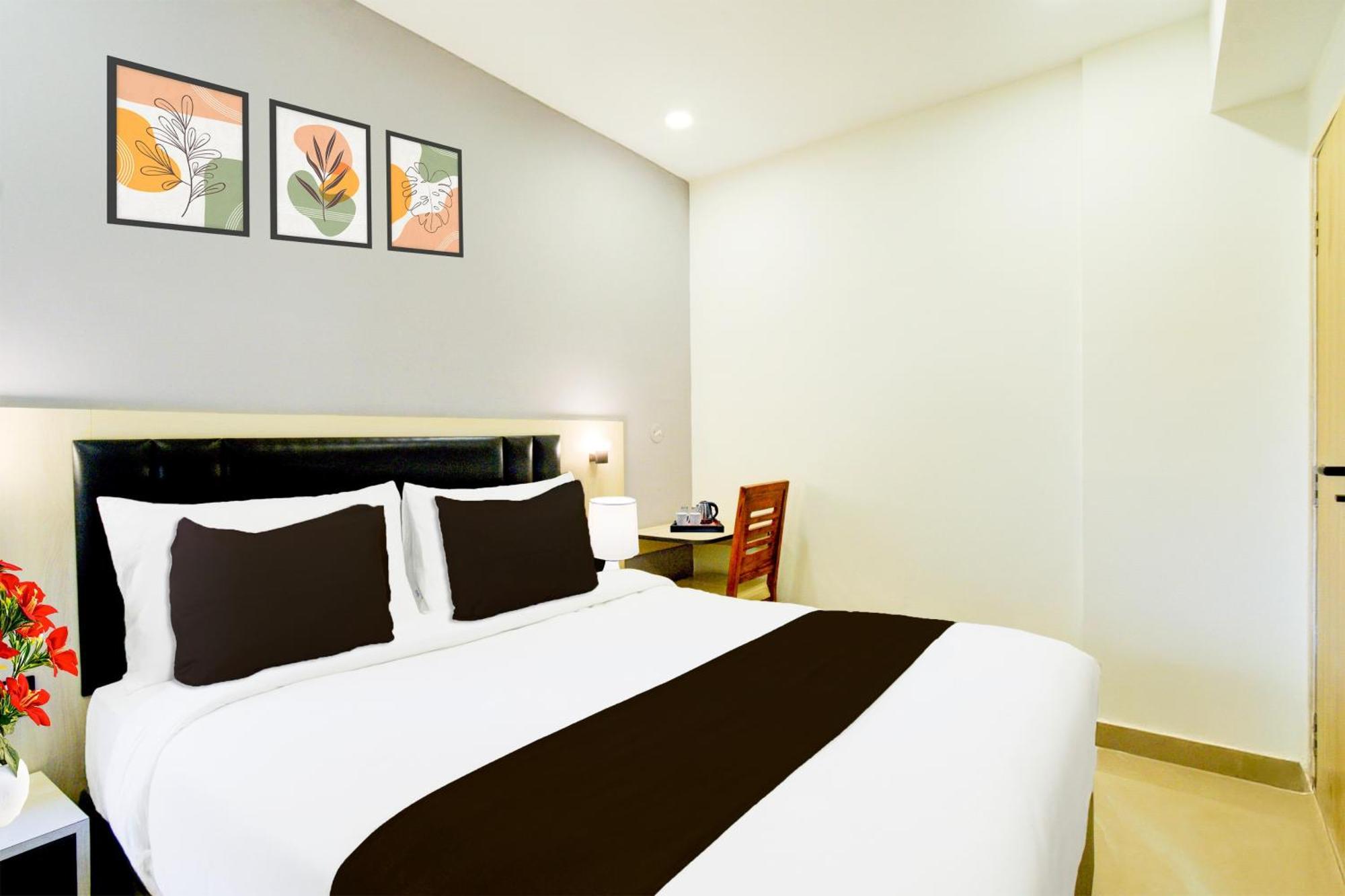 Townhouse Aarav Business Hotel Hyderabad Exteriör bild