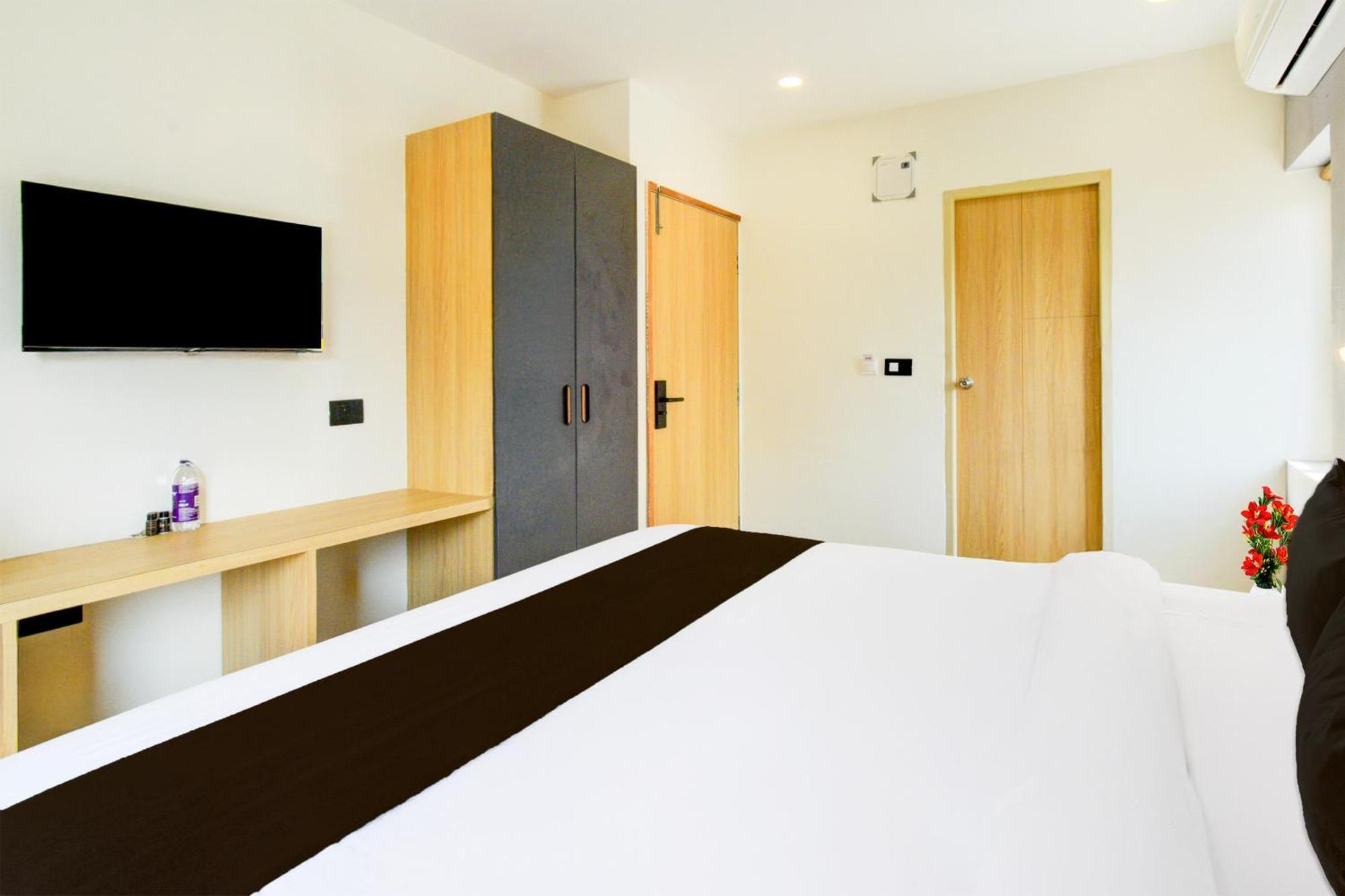 Townhouse Aarav Business Hotel Hyderabad Exteriör bild